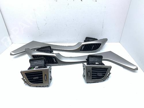 Used Air vent HYUNDAI i30 (GD) 1.4 (99 hp) 31624040