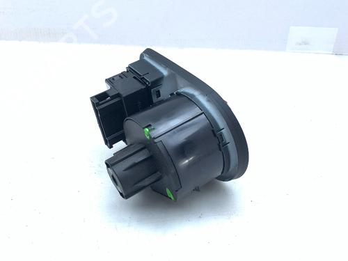 Headlight switch SEAT LEON (1P1) 1.2 TSI | BP37689758I24 - Image 2