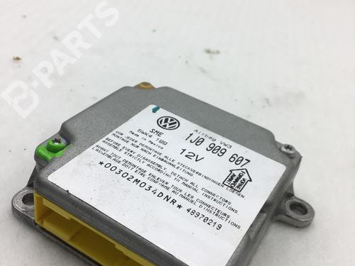 Airbag module VW PASSAT B5 (3B2) 1.6 (101 hp) 8598173