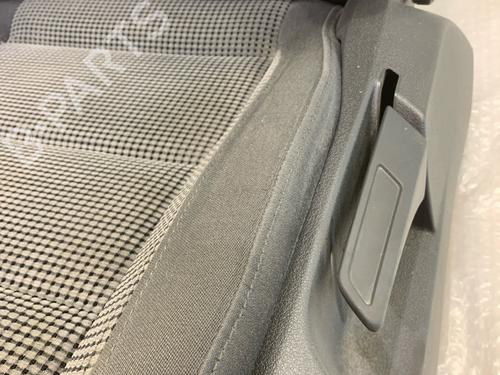 Left front seat VW TOURAN (1T1, 1T2) 2.0 TDI 16V | BP31838447C15