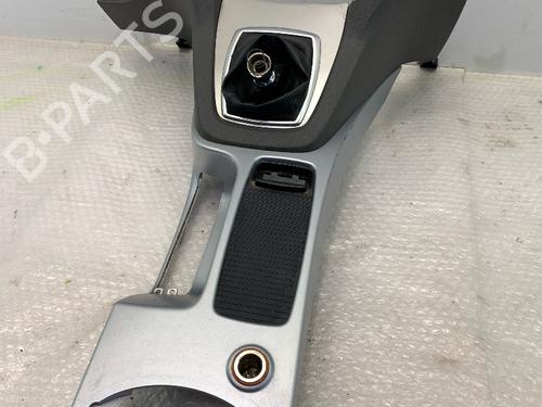 Used Middle console Middle console FORD KUGA I 2.0 TDCi 4x4 (163 hp) 33289680 33289680