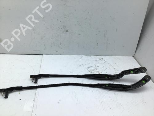 Used Front windshield wiper arm VW GOLF IV (1J1) 1.4 16V (75 hp) 24589144