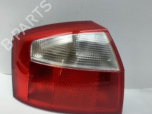 Farolim esquerdo AUDI A4 B6 (8E2) 3.0 (220 hp) 32296573