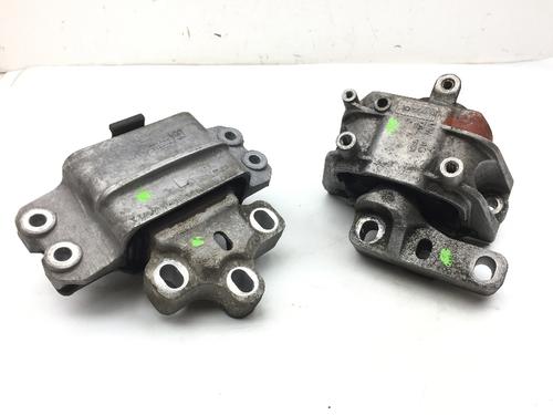Used Gearbox mount VW PASSAT B6 Variant (3C5) 2.0 TDI (170 hp) 14588024