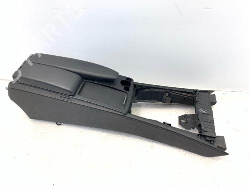 Used Armrest / Center console Armrest / Center console 38075058 38075058