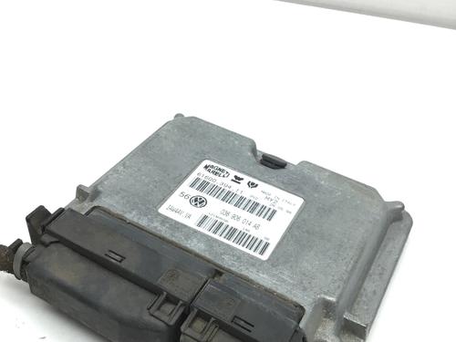 Calculateur moteur (ecu) VW GOLF IV (1J1) 1.4 16V (75 hp) 13445128