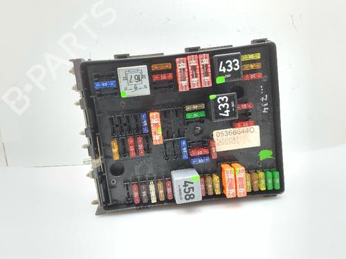 Used Fuse box VW GOLF V (1K1) 1.6 (102 hp) 32026734