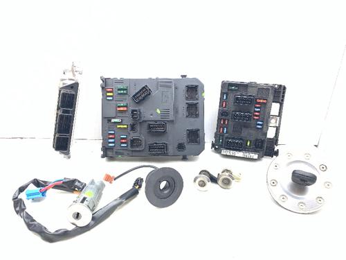 Used Engine control unit (ECU) Engine control unit (ECU) PEUGEOT 206 SW (2E/K) 1.6 16V (109 hp) 39992606 39992606