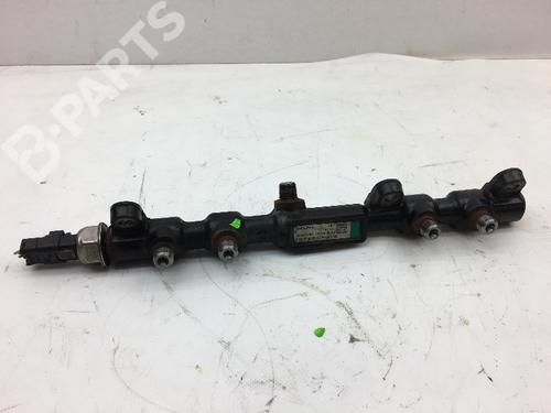 Used Injection rail FORD MONDEO III Turnier (BWY) 2.2 TDCi (155 hp) 8402771