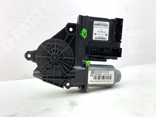 Rudehejsemotor forskærm venstre Rudehejsemotor forskærm venstre VW GOLF VI (5K1) 1.4 (80 hp) 33834374 33834374