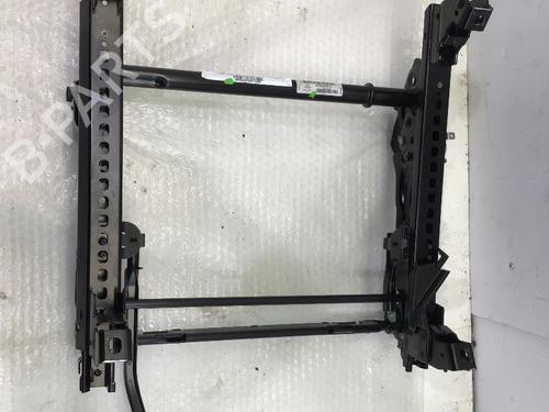 Used Cup/Object holder MERCEDES-BENZ B-CLASS Sports Tourer (W245) B 180 CDI (245.207) (109 hp) 28572509