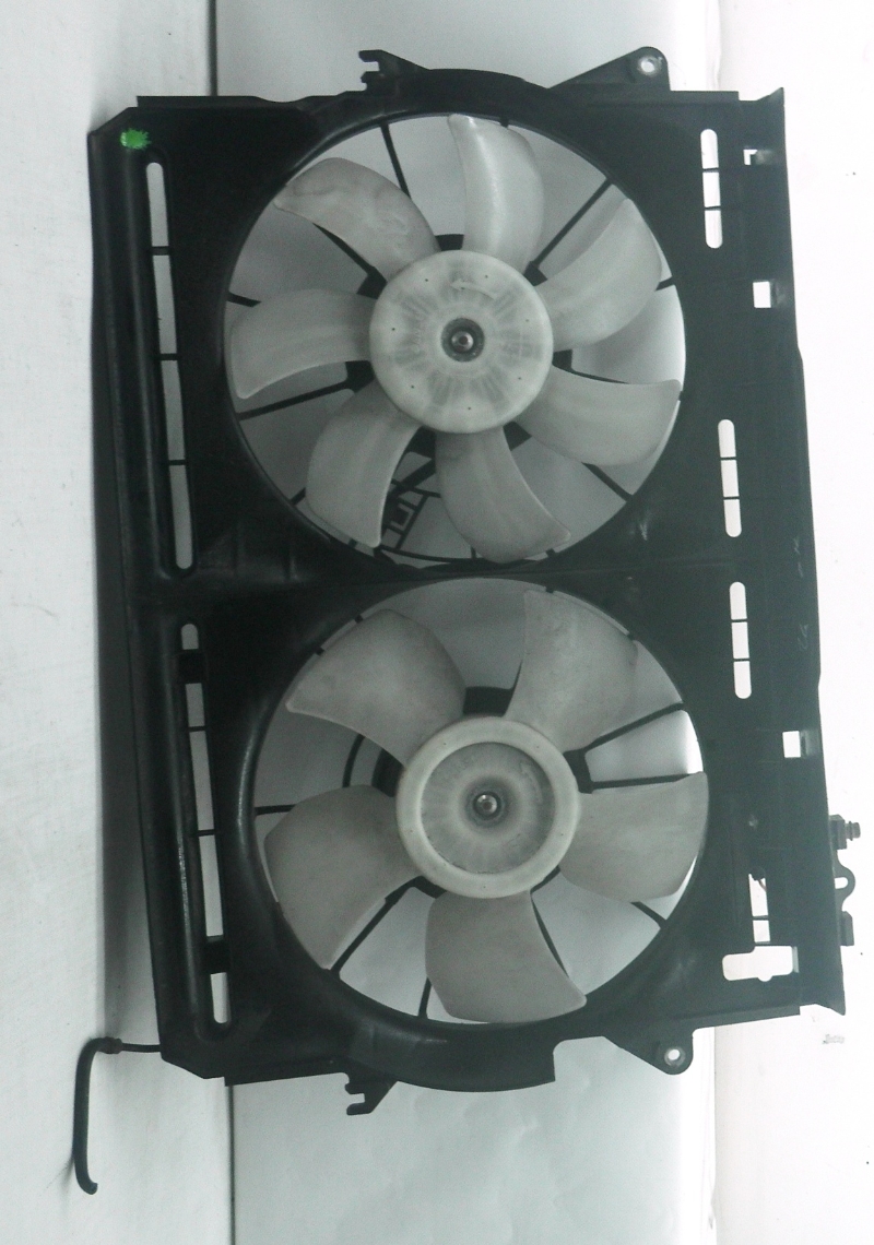 Radiator fan TOYOTA COROLLA Verso (ZER_, ZZE12_, R1_) 2.2 D4D (AUR10_) 3005398 BParts