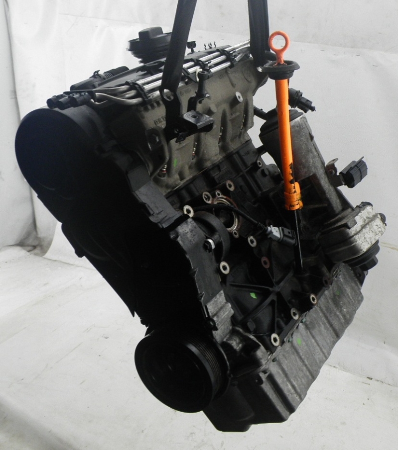 TAGLIANDO 4 FILTRI E OLIO CASTROL 5W30 VOLKSWAGEN TIGUAN I 2.0 TDI - Foto 4