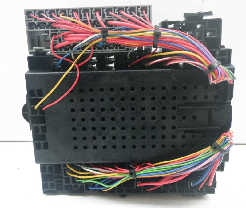 Fuse Box Volvo V70 Ii 285 2 4 D5 Volvo 8696098 B Parts