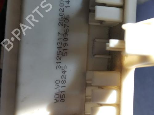 Used Fuse box VOLVO C30 (533) [2006-2013]  30182471