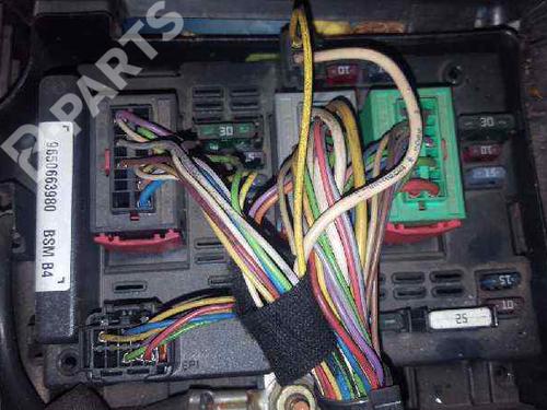 Boîte à Fusibles Peugeot 206/207/C2/307 - Reference OEM 9657608580 Protection Circuit