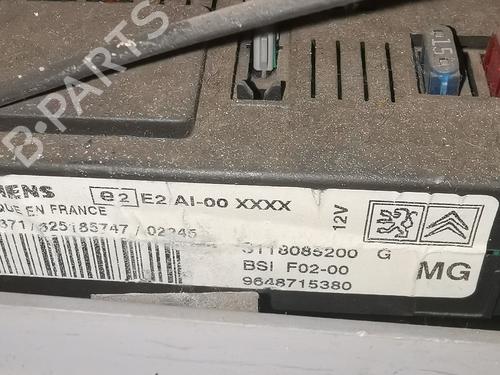 Used Fuse box Fuse box 35995531 35995531
