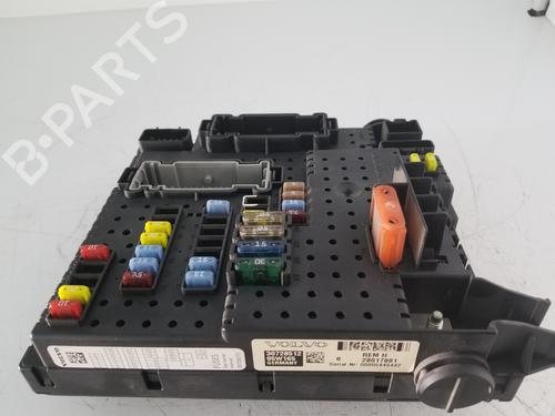 Used Fuse box VOLVO XC90 I (275) D5 AWD (163 hp) 10323086