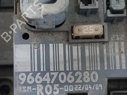 Used Fuse box Fuse box CITROËN C4 I (LC_) [2004-2014] 35725666 35725666