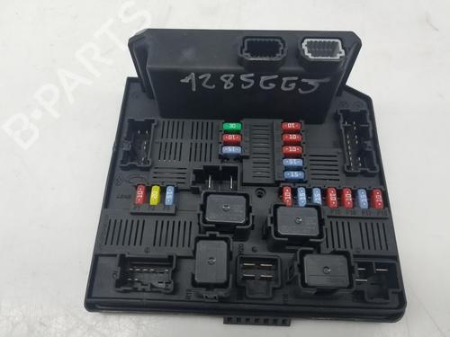 Used Fuse box RENAULT KOLEOS I (HY_) 2.0 dCi (HY0K) (150 hp) 18748609