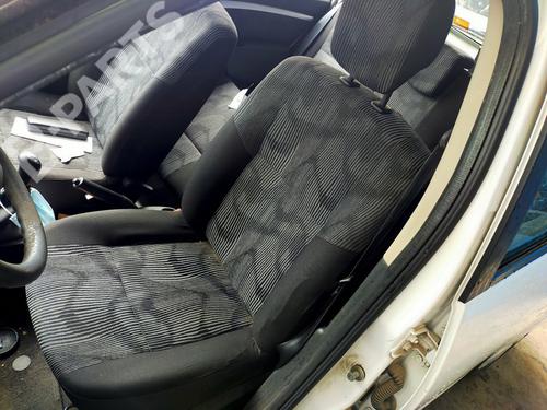 left-front-seat-dacia-sandero-15-dci-2008-8242645 main image