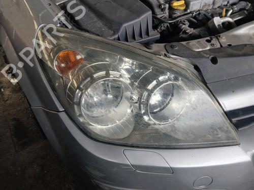 Used Right headlight OPEL ASTRA H (A04) [2004-2014]  31131705