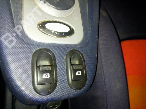 left-front-window-switch-peugeot-1007-km_-14-2005-8691507 main image