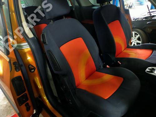 seats-set-peugeot-1007-km_-14-2005-8201000 main image