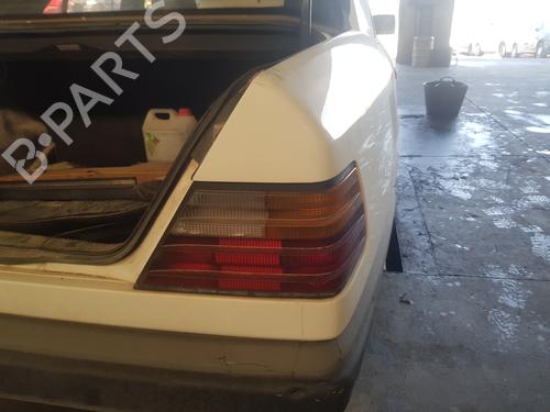 Used Right taillight MERCEDES-BENZ 124 Saloon (W124) 300 D (124.130) (109 hp) 24824508