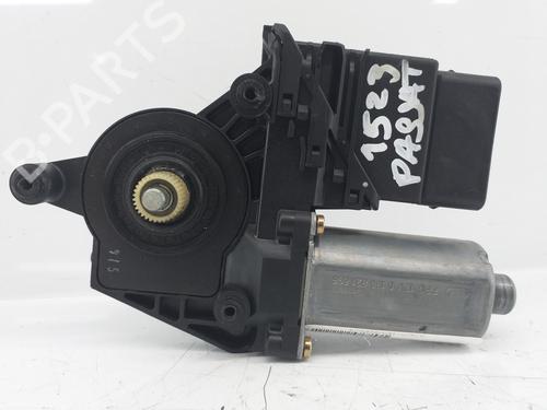 Rudehejsemotor bagstkærm højre VW PASSAT B5.5 (3B3) 1.9 TDI (130 hp) 13215859