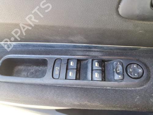 Used Left front window switch PEUGEOT 5008 (0U_, 0E_) [2009-2017]  31321696
