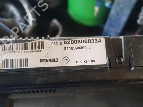 Used Fuse box RENAULT MEGANE II Saloon (LM0/1_) 1.9 dCi (LM0G, LM1G, LM2C) (120 hp) 30105159