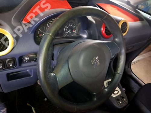 steering-wheel-peugeot-1007-km_-14-2005-8594533 main image