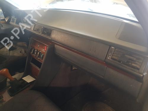 Dashboard MERCEDES-BENZ 124 Saloon (W124) 300 D (124.130) | BP22336717C46 