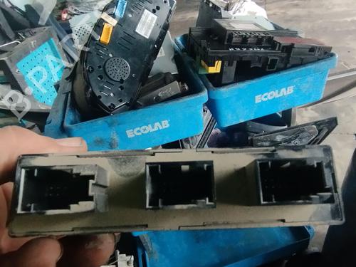 electronic-module-land-rover-range-rover-iii-l322-2002-2003-2004-2005-2006-2007-2008-2009-2010-2011-2012-32454850 main image