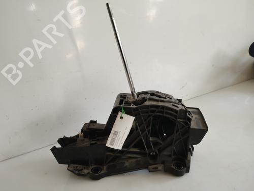 Used Gear lever TOYOTA YARIS (_P13_) 1.5 Hybrid (NHP130_) (101 hp) 13231968