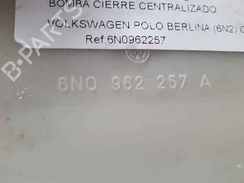 Central lock pump VW POLO (6N2) | BP39967515M86 - Image 3