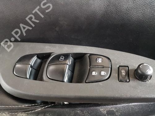 Used Left front window switch NISSAN PULSAR Hatchback (C13) [2014-2025]  27159825