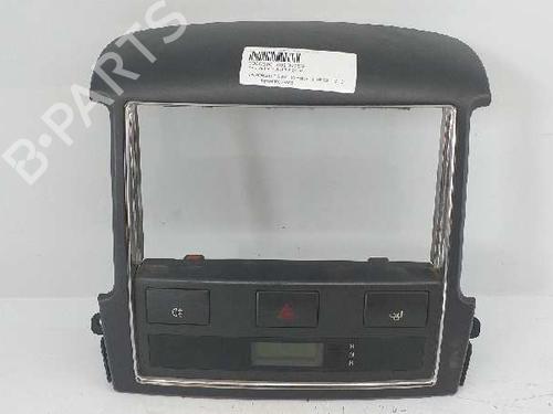 Used Display monitor KIA SORENTO I (JC) 2.5 CRDi (170 hp) 17024216
