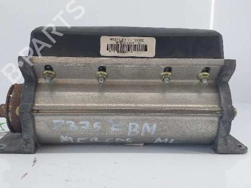 Used Passenger airbag MERCEDES-BENZ M-CLASS (W163) ML 270 CDI (163.113) (163 hp) 3614898