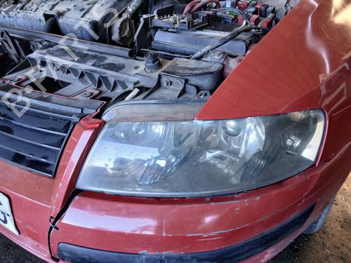 Scheinwerfer links für FIAT STILO (192_) 1.9 JTD (192_XE1A) (115 hp) 30913281