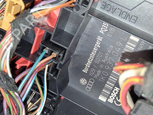 Używane Skrzynka bezpieczników VW GOLF V (1K1) [2003-2010]  30184507