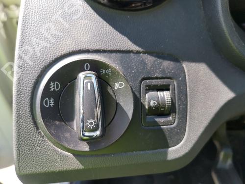 Forlygtekontakt SEAT IBIZA IV SC (6J1, 6P5) 1.2 TSI (90 hp) 33023230