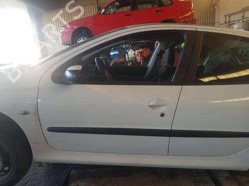 Used Left front door PEUGEOT 206 Hatchback (2A/C) 1.4 HDi eco 70 (68 hp) 19681998