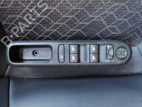 Used Left front window switch Left front window switch PEUGEOT 3008 II SUV (MC_, MR_, MJ_, M4_) [2016-2026] 33756048 33756048