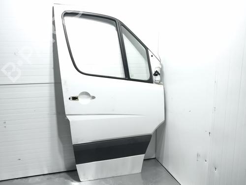 Used Right front door Right front door MERCEDES-BENZ SPRINTER 5-t Van (B906) 515 CDI (906.653, 906.655, 906.657) (150 hp) 34582917 34582917