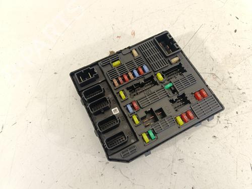 Boîte à Fusibles RENAULT MEGANE III Hatchback (BZ0/1_, B3_) 1.5 dCi (86 hp) 28727494