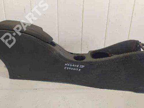 Used Armrest / Center console Armrest / Center console RENAULT MEGANE III Hatchback (BZ0/1_, B3_) 1.5 dCi (BZ0C) (90 hp) 7152469 7152469