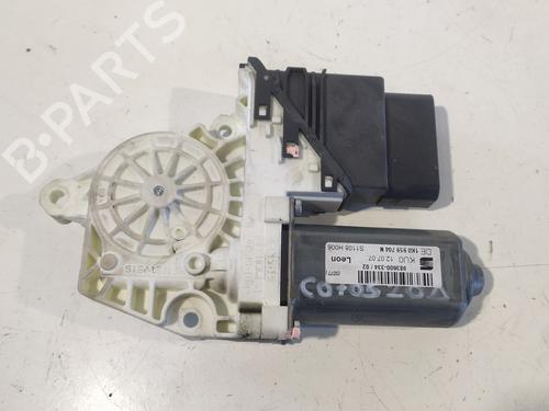 Rudehejsemotor bagstkærm højre SEAT LEON (1P1) 1.9 TDI (105 hp) 8082013