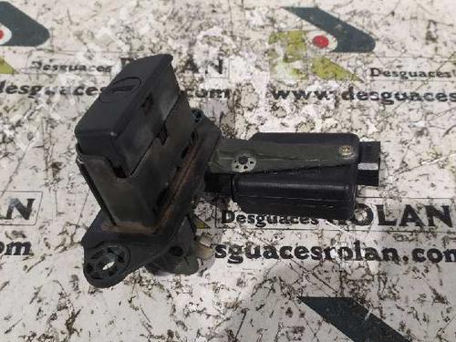 Used Tailgate handle RENAULT MEGANE I Coach (DA0/1_) 1.9 dTi (DA0N) (98 hp) 6082286